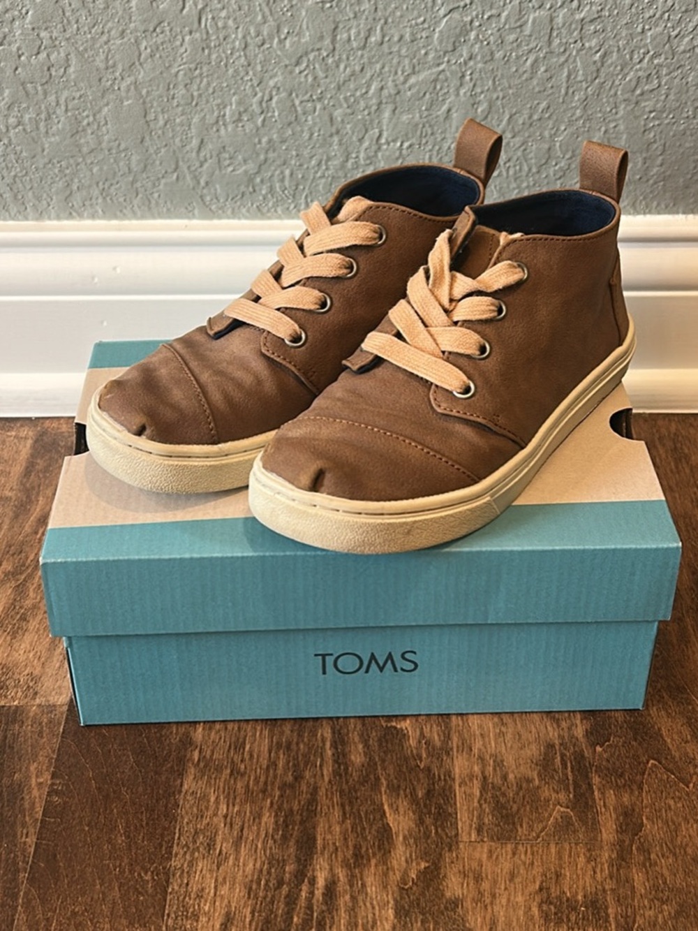 TOMS Youth Shoes